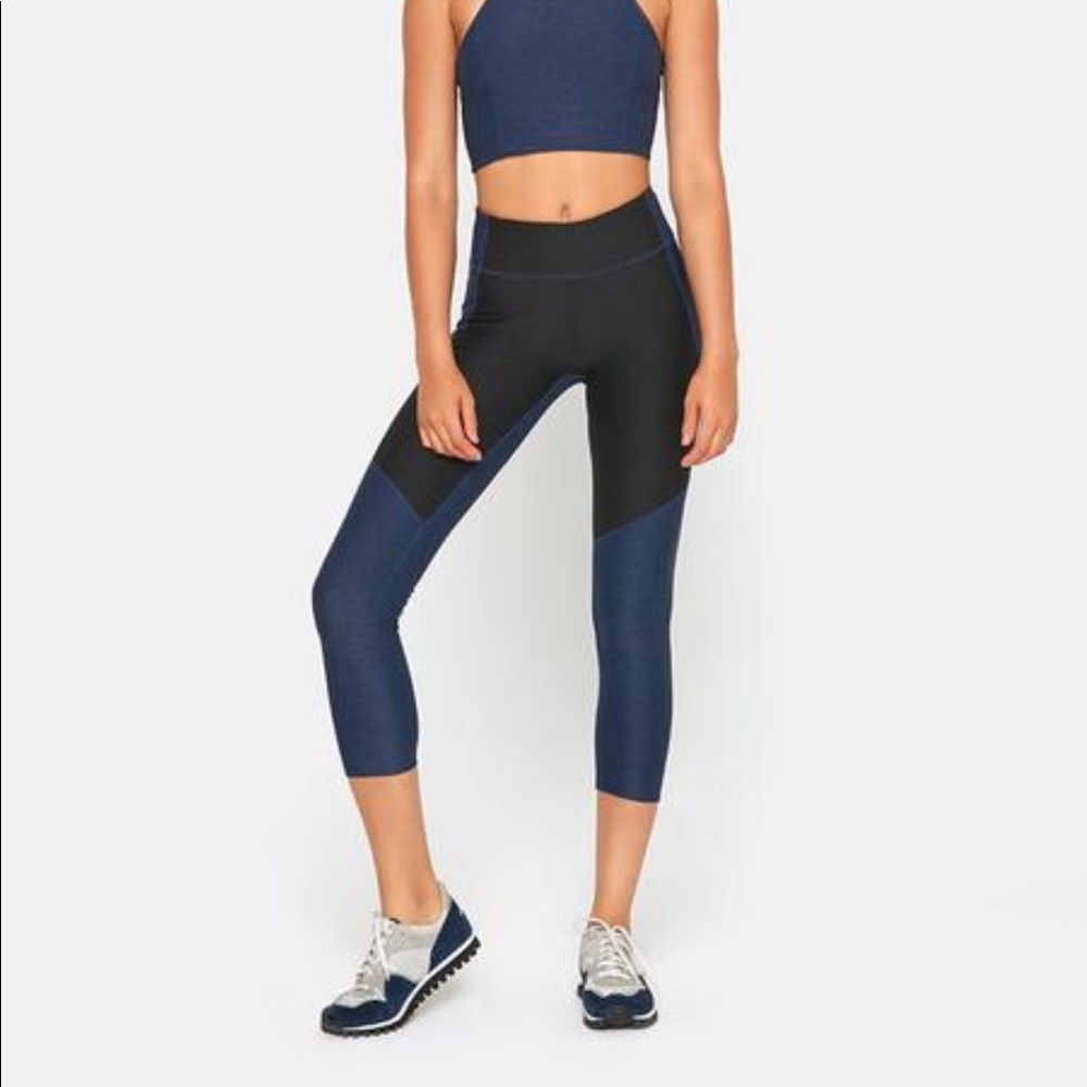 Outdoor Voices 3/4 Two Tone Warmup Leggings Size M